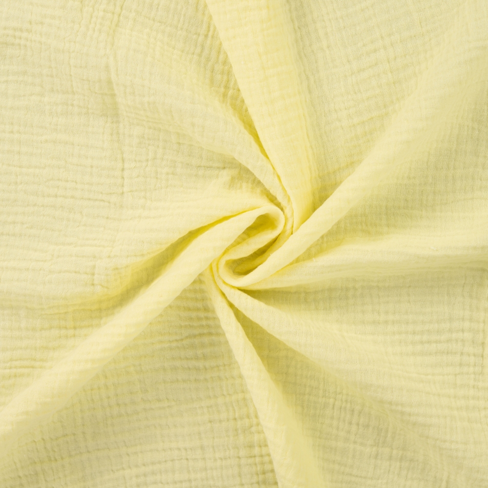 Bambino Uni – Yellow.

Myk og luftig musselin i 100 % bomull i en sitrongul farge. Stoffet er stykkfarget og mykgjort, og har den karakteristiske strukturerte overflaten som gir musselin et mykt og avslappet uttrykk.