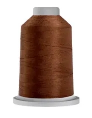 Oppdag Glide 40wt (1000 m) – den ultimate trilobale polyestertråden for quilting, broderi og dekorsøm. Med sin fantastiske glans og høye bruddstyrke får du et feilfritt resultat hver eneste gang!